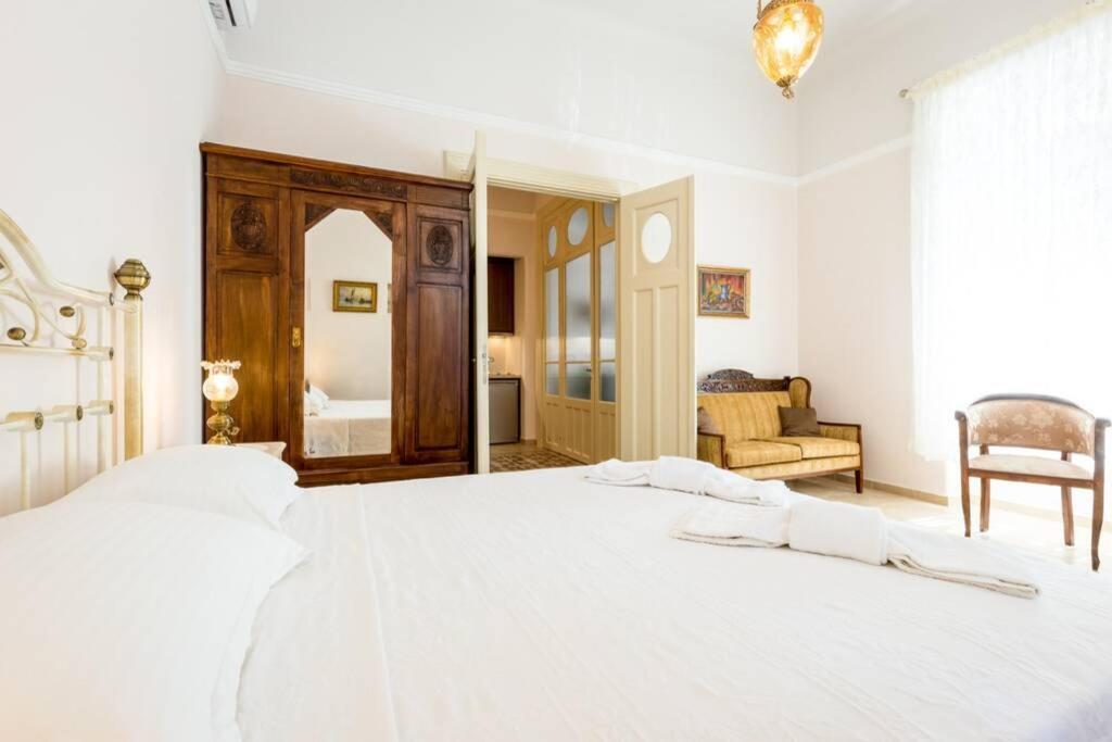 Neoclassical Flat With 2 Bedrooms In פיראוס מראה חיצוני תמונה